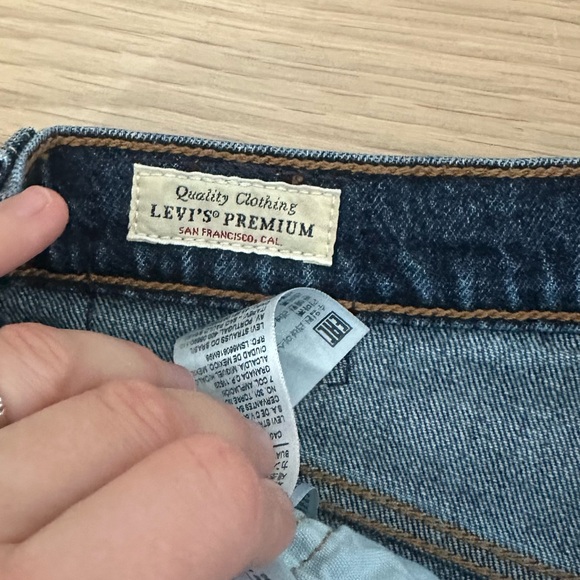 Levi’s Classic Blue Denim Women's Shorts - Picture 6 of 8